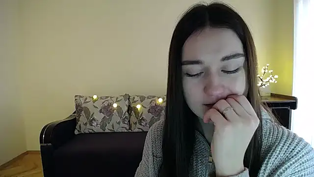 Snapshot of Pretty_shy chatting on January 14, 2025, 8:09 am Pretty shy online show from January 14, 2025, 8:09 am