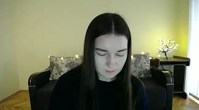 Snapshot of Pretty_shy chatting on January 24, 2025, 8:34 am Pretty shy online show from January 24, 2025, 8:34 am