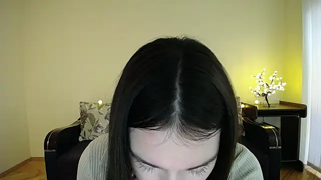 Snapshot of Pretty_shy chatting on February 8, 2025, 9:13 am Pretty shy online show from February 8, 2025, 9:13 am