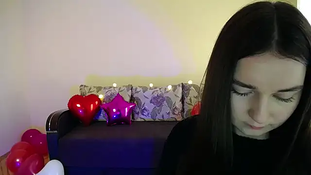 Snapshot of Pretty_shy chatting on February 13, 2025, 9:09 am Pretty shy online show from February 13, 2025, 9:09 am