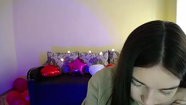 Snapshot of Pretty_shy chatting on February 20, 2025, 9:11 am Pretty shy online show from February 20, 2025, 9:11 am