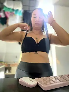 Emiily lee online show from January 9, 2026, 1:52 am