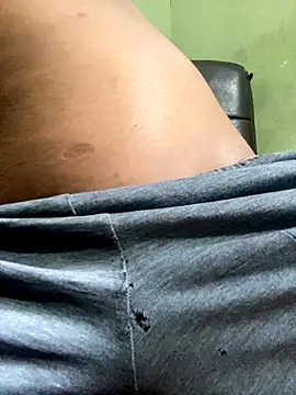 hottbooyy online show from December 4, 2025, 8:23 am