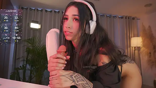 Lilithfosterr online show from November 28, 2025, 8:33 pm