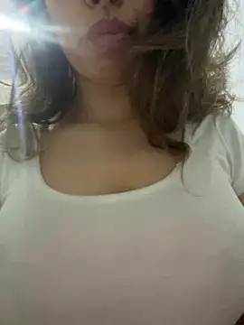 Snapshot of farah-36 chatting on December 25, 2024, 1:10 am farah-36 online show from December 25, 2024, 1:10 am