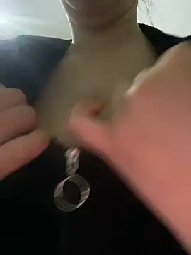 Snapshot of farah-36 chatting on March 16, 2025, 1:07 am farah-36 online show from March 16, 2025, 1:07 am