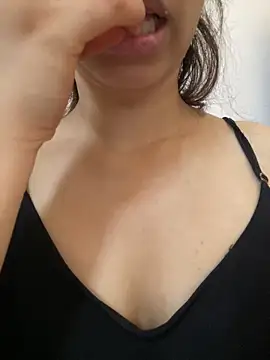 Snapshot of farah-36 chatting on September 10, 2025, 1:33 pm farah-36 online show from September 10, 2025, 1:33 pm