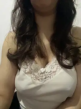 Snapshot of farah-36 chatting on May 15, 2026, 12:50 am farah-36 online show from May 15, 2026, 12:50 am
