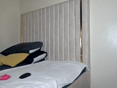 prety lily online show from February 11, 2026, 12:48 am