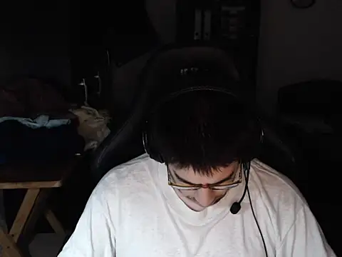 thealfawolf01 online show from January 4, 2025, 11:27 pm