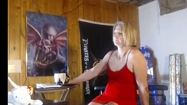 Snapshot of JamieBottoms chatting on April 8, 2026, 1:00 pm JamieBottoms online show from April 8, 2026, 1:00 pm