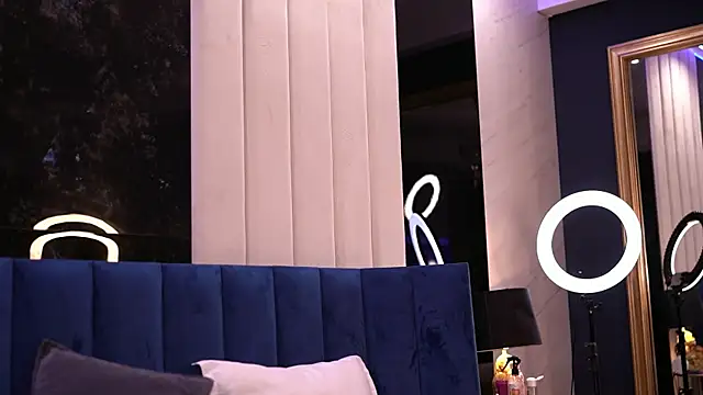 AishaDevoe online show from January 19, 2025, 4:12 am