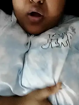 Snapshot of smile_pretty chatting on December 19, 2024, 9:28 pm smile pretty online show from December 19, 2024, 9:28 pm