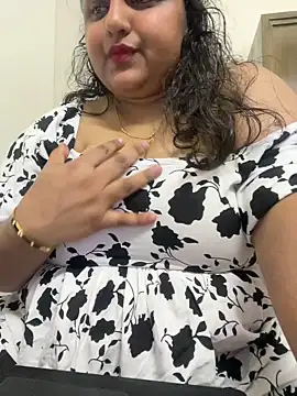 Snapshot of smile_pretty chatting on February 19, 2025, 8:41 pm smile pretty online show from February 19, 2025, 8:41 pm