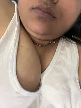 Snapshot of smile_pretty chatting on March 18, 2025, 7:42 pm smile pretty online show from March 18, 2025, 7:42 pm