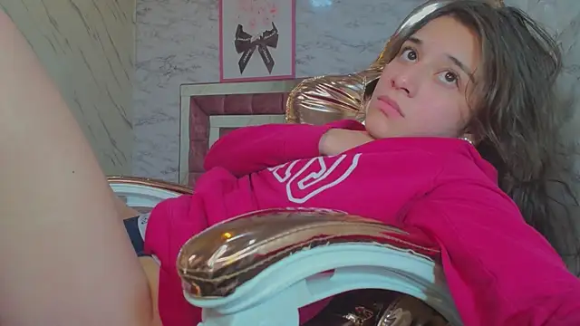 Snapshot of _Emily_v chatting on December 7, 2024, 7:05 am Emily v online show from December 7, 2024, 7:05 am