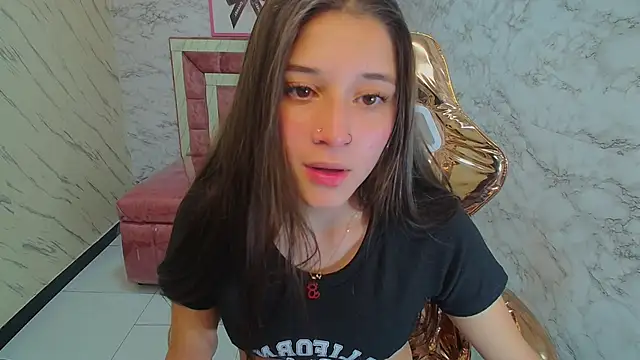 Snapshot of _Emily_v chatting on February 11, 2025, 8:20 pm Emily v online show from February 11, 2025, 8:20 pm