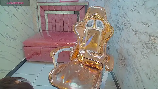 Snapshot of _Emily_v chatting on March 8, 2025, 9:40 pm Emily v online show from March 8, 2025, 9:40 pm