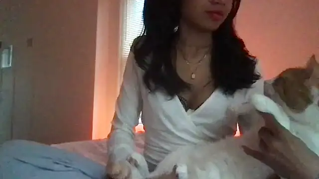 Snapshot of loveofbea chatting on May 5, 2026, 1:08 pm loveofbea online show from May 5, 2026, 1:08 pm