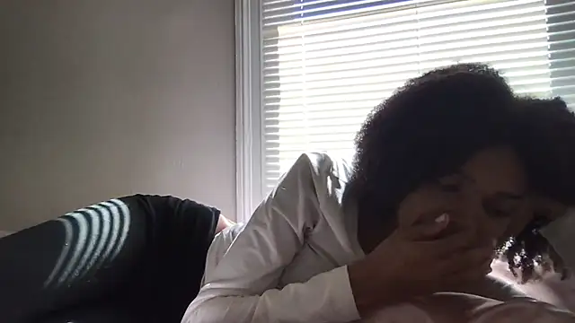 Snapshot of loveofbea chatting on May 22, 2026, 4:01 pm loveofbea online show from May 22, 2026, 4:01 pm