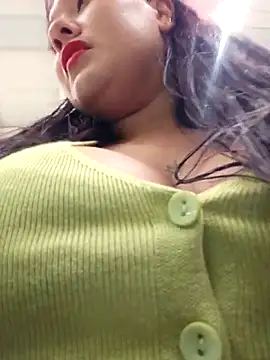 Snapshot of Blushing_Katy chatting on April 19, 2026, 12:11 am Blushing Katy online show from April 19, 2026, 12:11 am