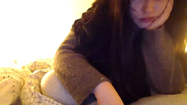 Lynylou online show from December 3, 2024, 8:05 am