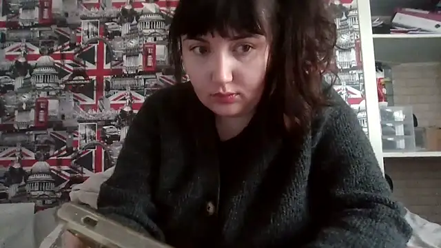 Lynylou online show from November 4, 2025, 12:04 pm