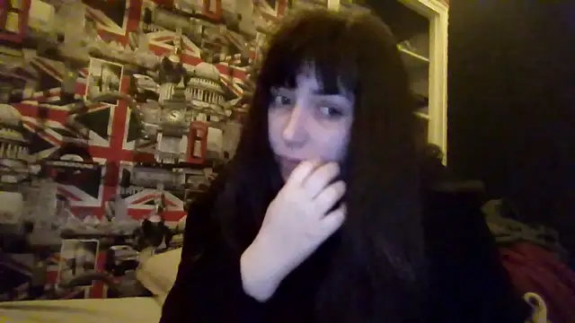 Lynylou online show from December 3, 2025, 9:24 pm