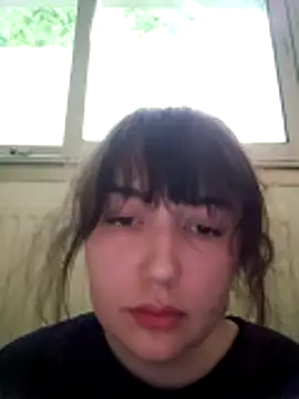 Lynylou online show from May 5, 2026, 4:37 pm