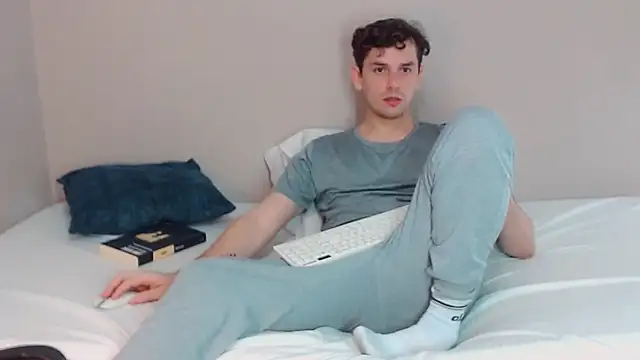 Snapshot of Elio555 chatting on December 20, 2024, 2:52 am Elio555 online show from December 20, 2024, 2:52 am