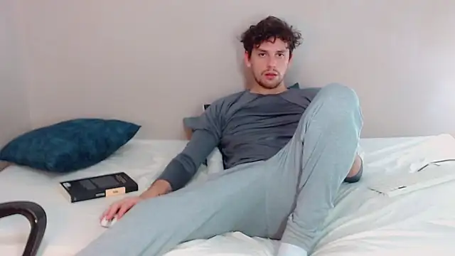 Snapshot of Elio555 chatting on January 26, 2025, 10:35 pm Elio555 online show from January 26, 2025, 10:35 pm
