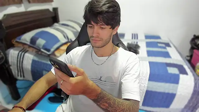 justin stark7 online show from December 17, 2024, 11:49 pm