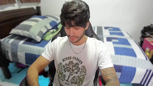 justin stark7 online show from January 8, 2025, 11:30 pm