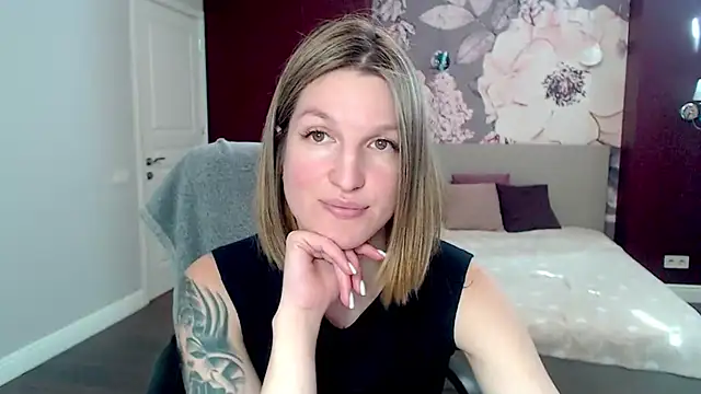 Snapshot of EmilyWalkeri chatting on January 15, 2025, 10:49 am EmilyWalkeri online show from January 15, 2025, 10:49 am
