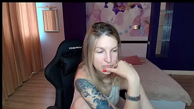 EmilyWalkeri online show from July 2, 2026, 7:25 am
