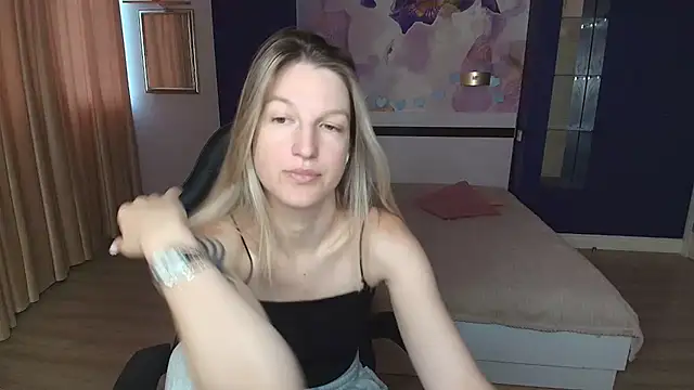 EmilyWalkeri online show from July 21, 2026, 6:49 am