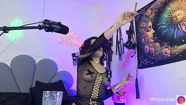 MhiaCorleone online show from October 18, 2025, 9:21 am