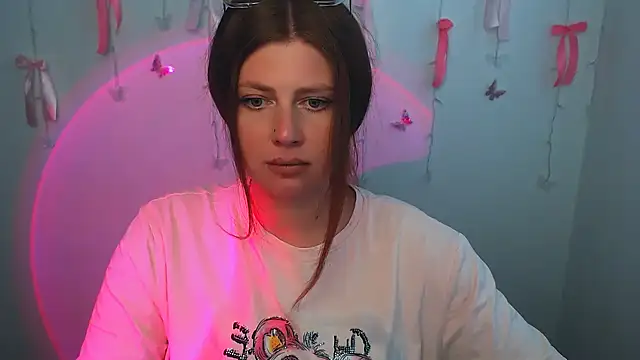 Snapshot of Lizzy_Love chatting on July 14, 2026, 12:11 pm Lizzy Love online show from July 14, 2026, 12:11 pm