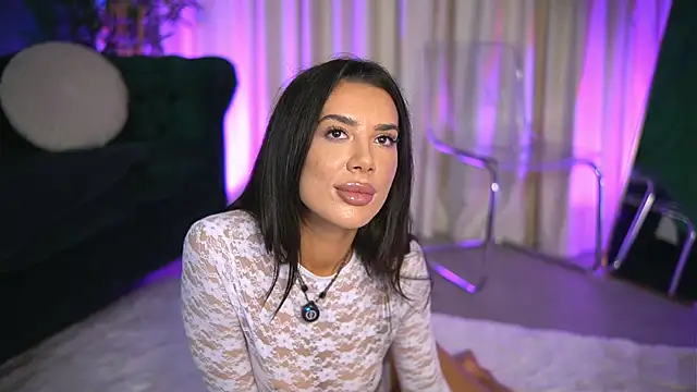 Snapshot of FoxieJullia chatting on October 30, 2025, 5:20 am FoxieJullia online show from October 30, 2025, 5:20 am