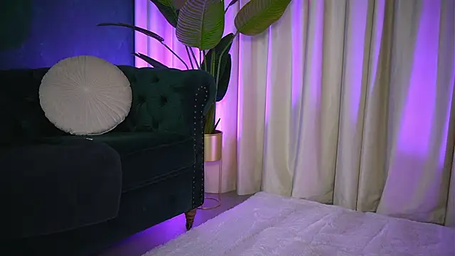 Snapshot of FoxieJullia chatting on November 8, 2025, 4:45 am FoxieJullia online show from November 8, 2025, 4:45 am