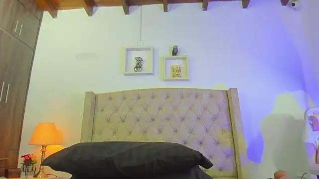 allisson m online show from February 14, 2025, 12:14 pm