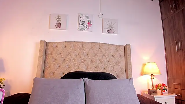 allisson m online show from April 15, 2026, 12:12 pm