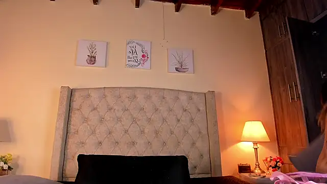 allisson m online show from April 19, 2026, 12:04 pm