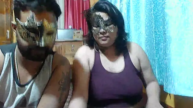 Snapshot of Cutehornycouples chatting on February 19, 2025, 6:32 pm Cutehornycouples online show from February 19, 2025, 6:32 pm