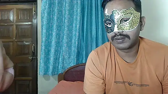 Snapshot of Cutehornycouples chatting on October 1, 2025, 5:52 pm Cutehornycouples online show from October 1, 2025, 5:52 pm