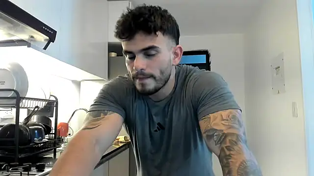 Ricardogo19 online show from December 5, 2025, 2:31 am