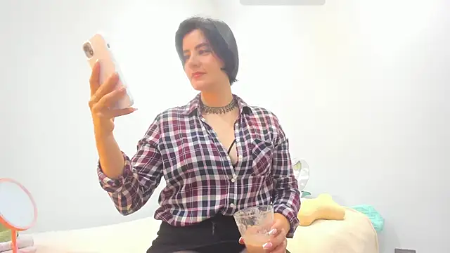 Cristina Vanegas631 online show from January 26, 2025, 11:06 am