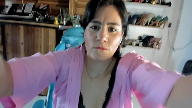 Cristina Vanegas631 online show from April 17, 2026, 8:45 pm