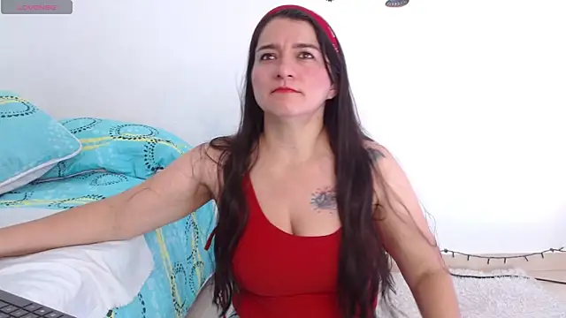 Emelyross  online show from April 15, 2026, 12:56 pm