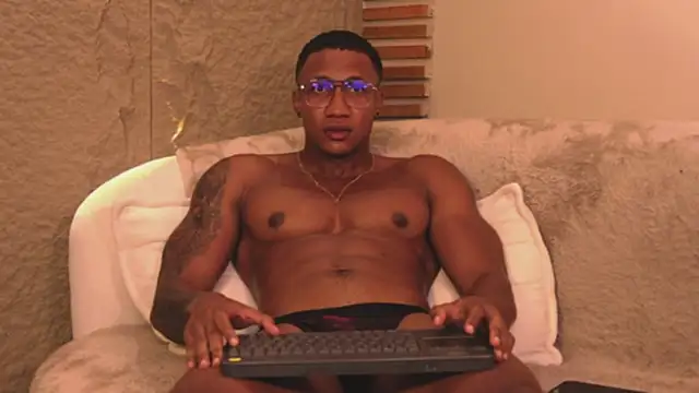 Snapshot of Logan_Varela chatting on March 18, 2025, 4:47 am Logan Varela online show from March 18, 2025, 4:47 am